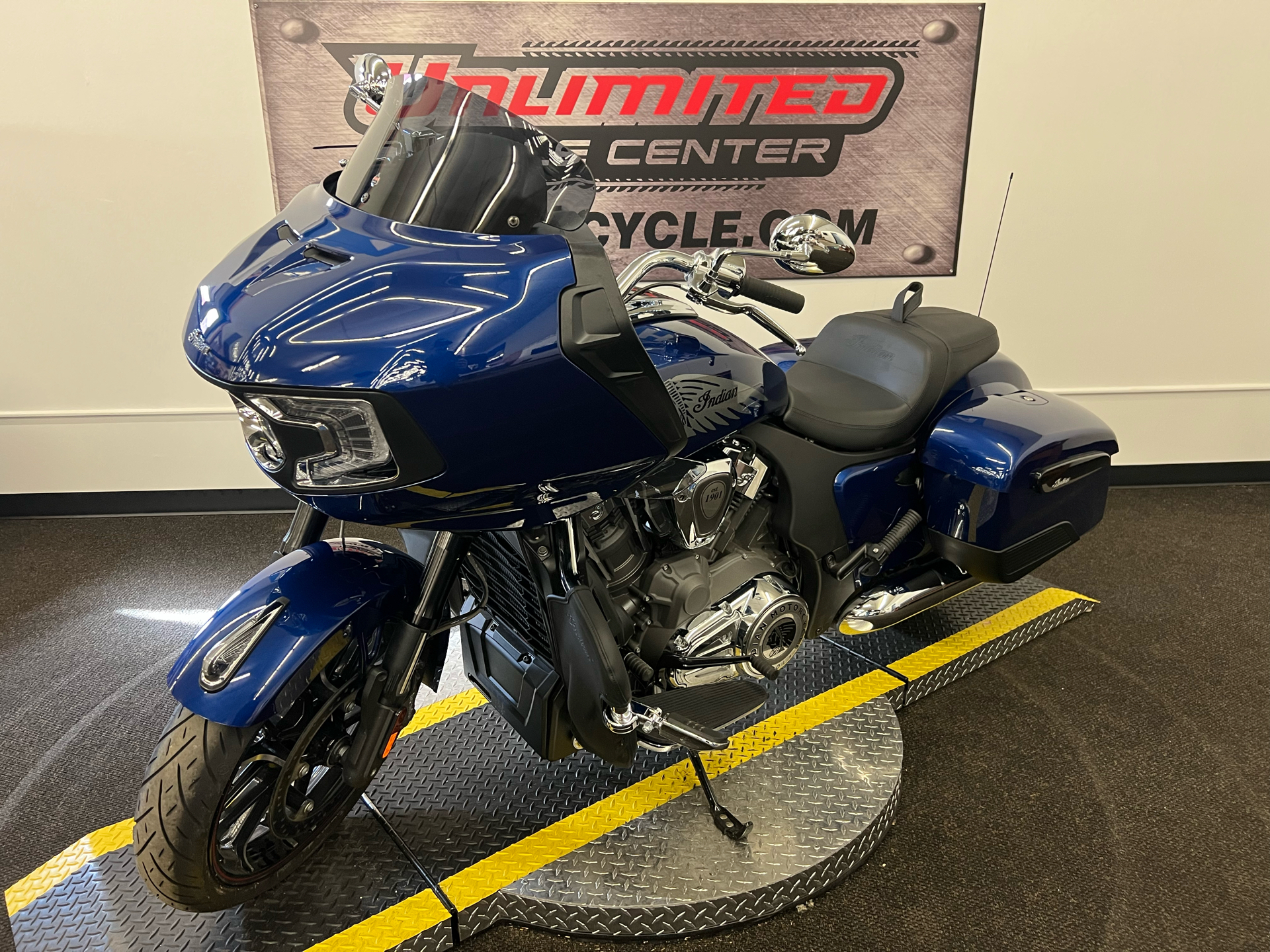 2021 Indian Motorcycle Challenger® Limited in Tyrone, Pennsylvania - Photo 8