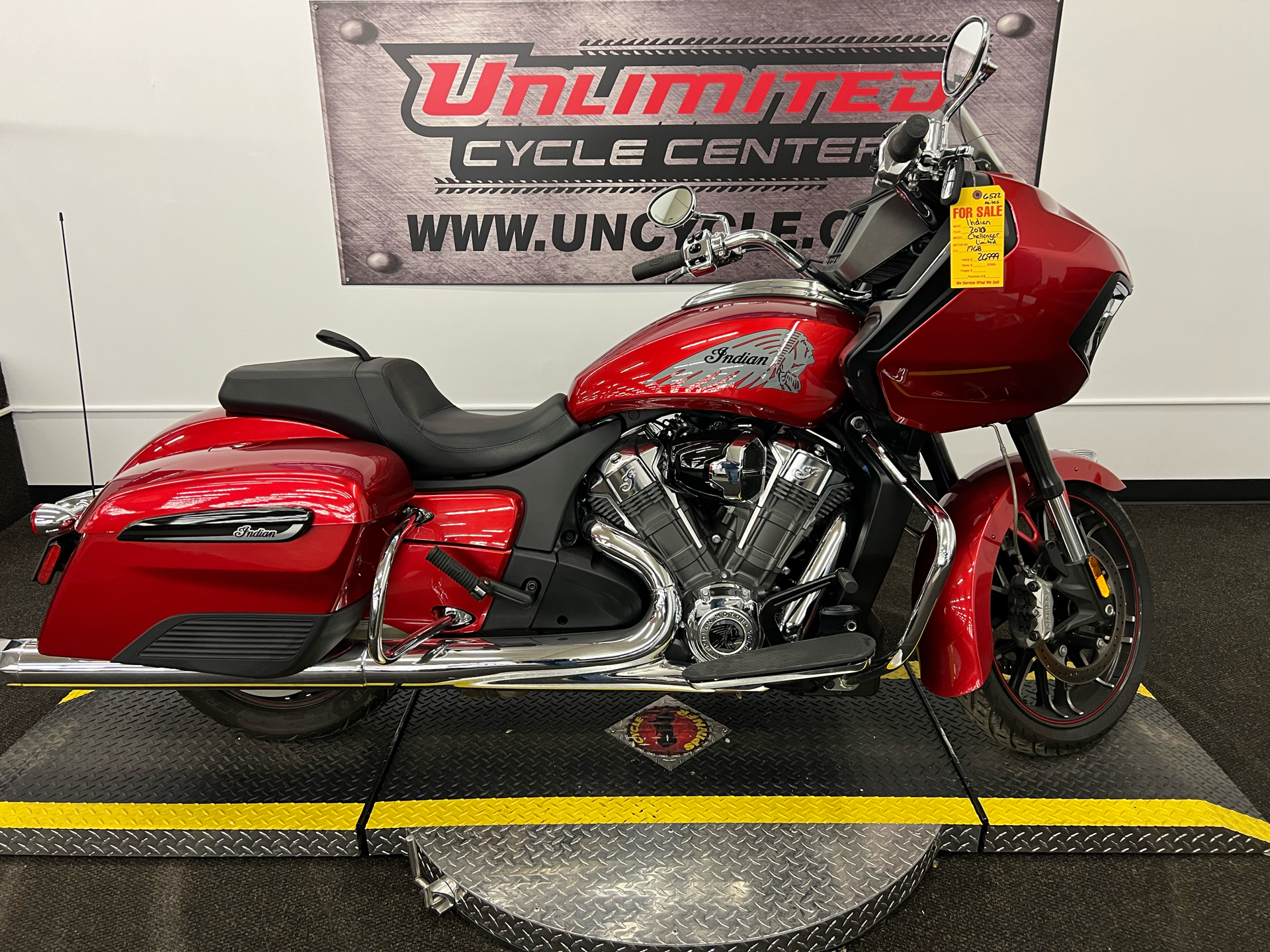 2020 Indian Motorcycle Challenger® Limited in Tyrone, Pennsylvania - Photo 2