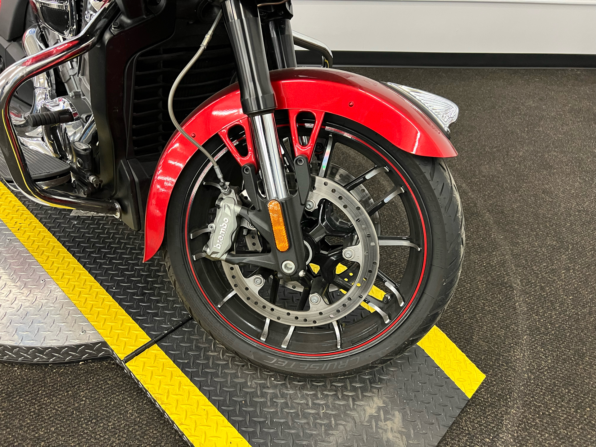 2020 Indian Motorcycle Challenger® Limited in Tyrone, Pennsylvania - Photo 5