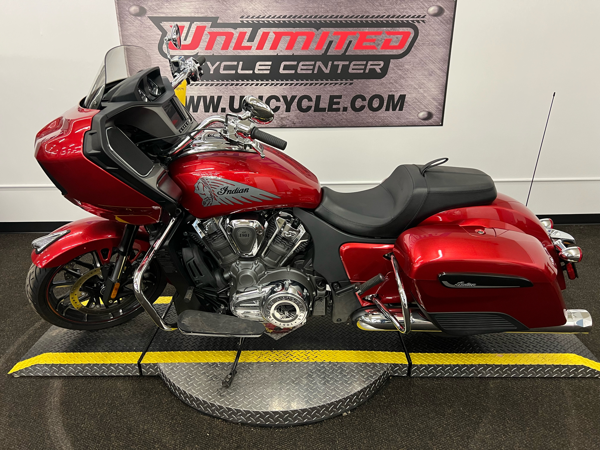2020 Indian Motorcycle Challenger® Limited in Tyrone, Pennsylvania - Photo 6
