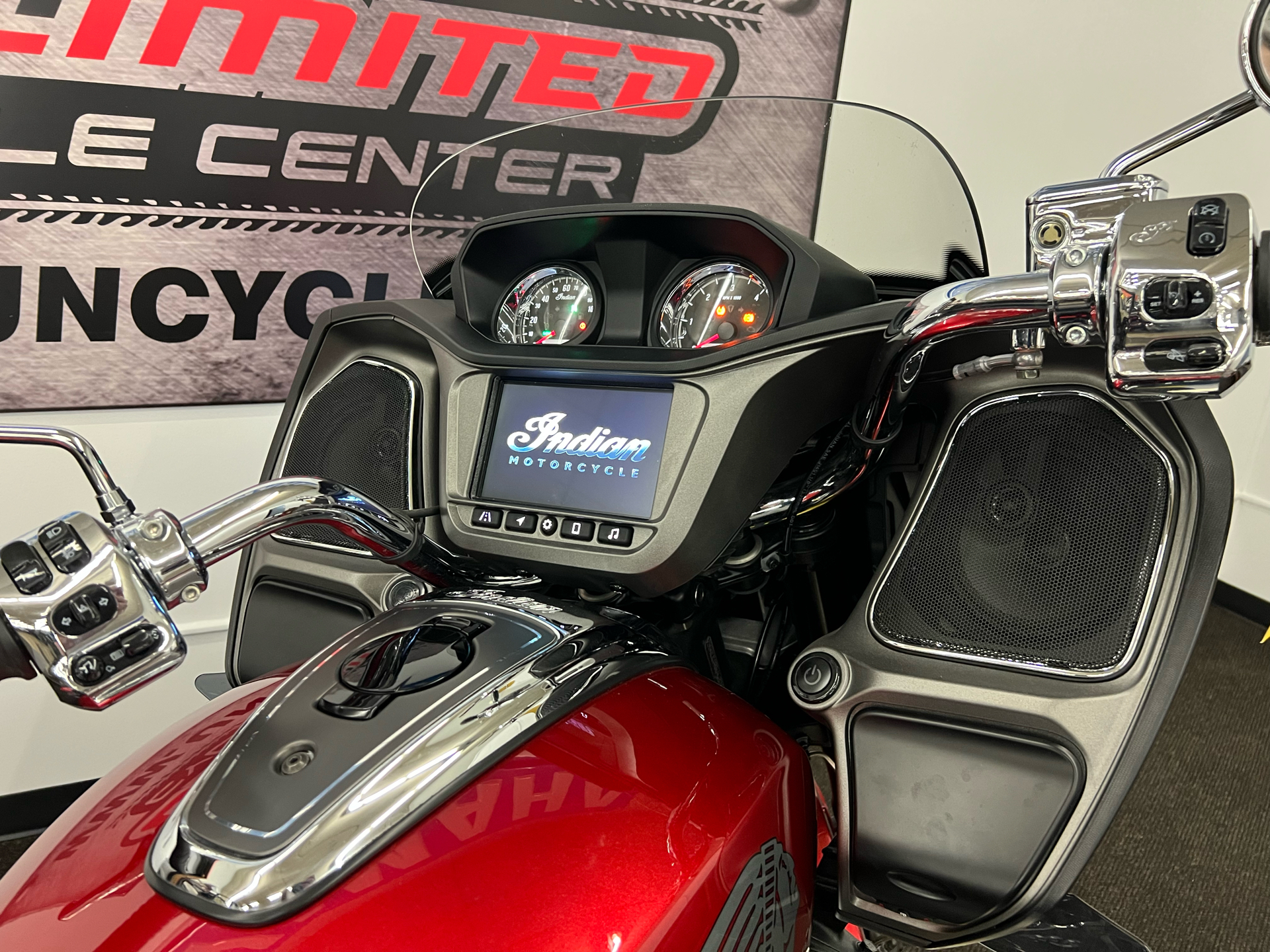 2020 Indian Motorcycle Challenger® Limited in Tyrone, Pennsylvania - Photo 14