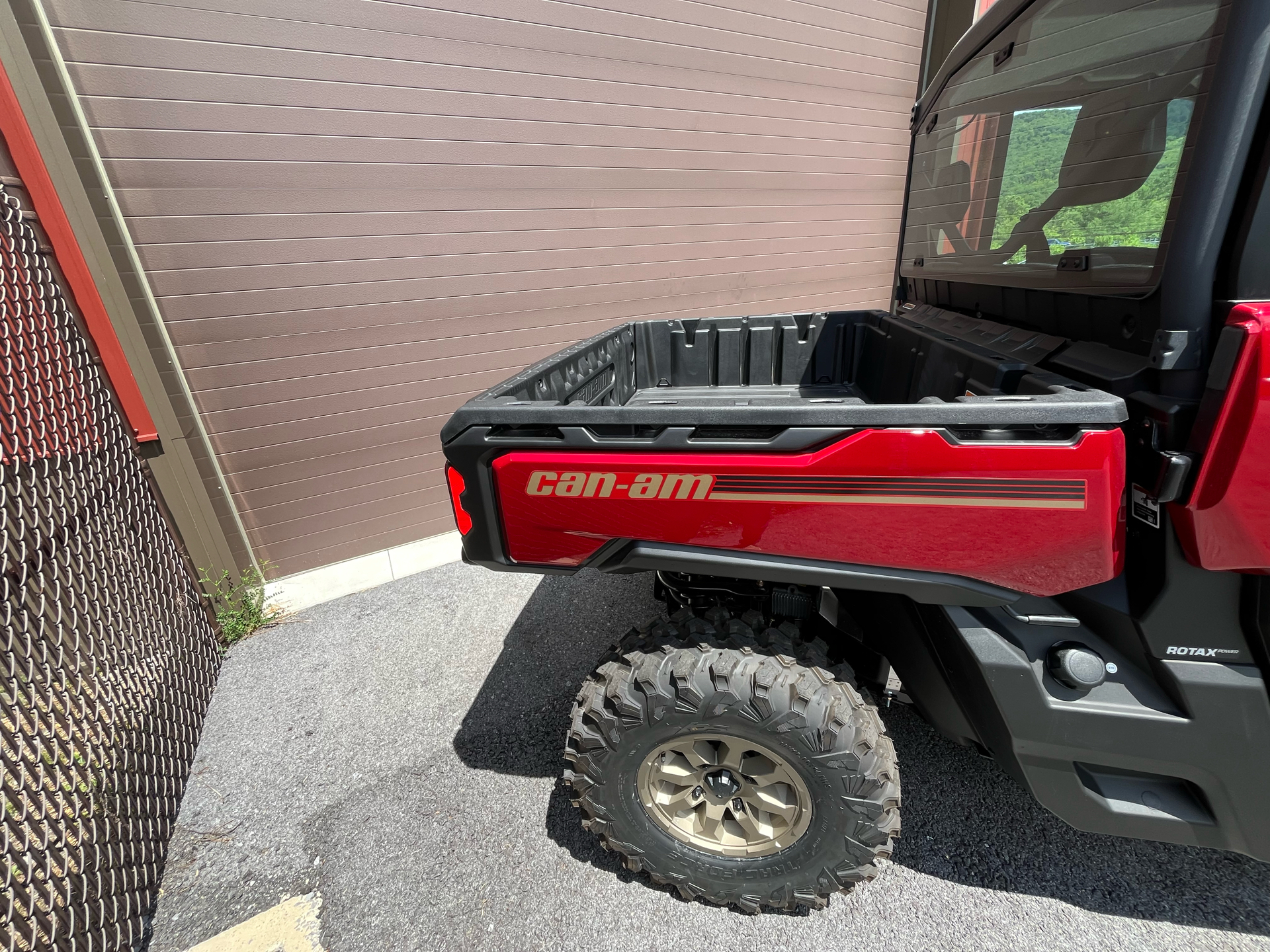 2024 Can-Am Defender Limited in Tyrone, Pennsylvania - Photo 8