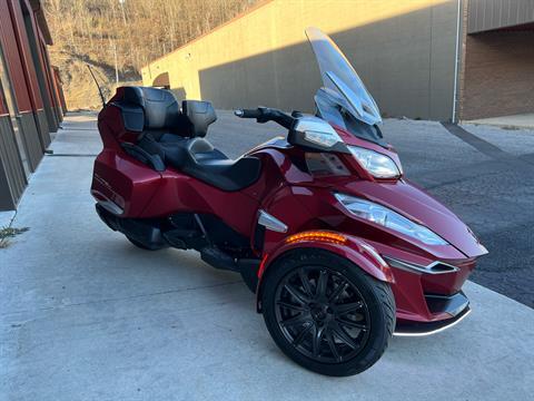 2015 Can-Am Spyder® RT-S SE6 in Tyrone, Pennsylvania - Photo 3