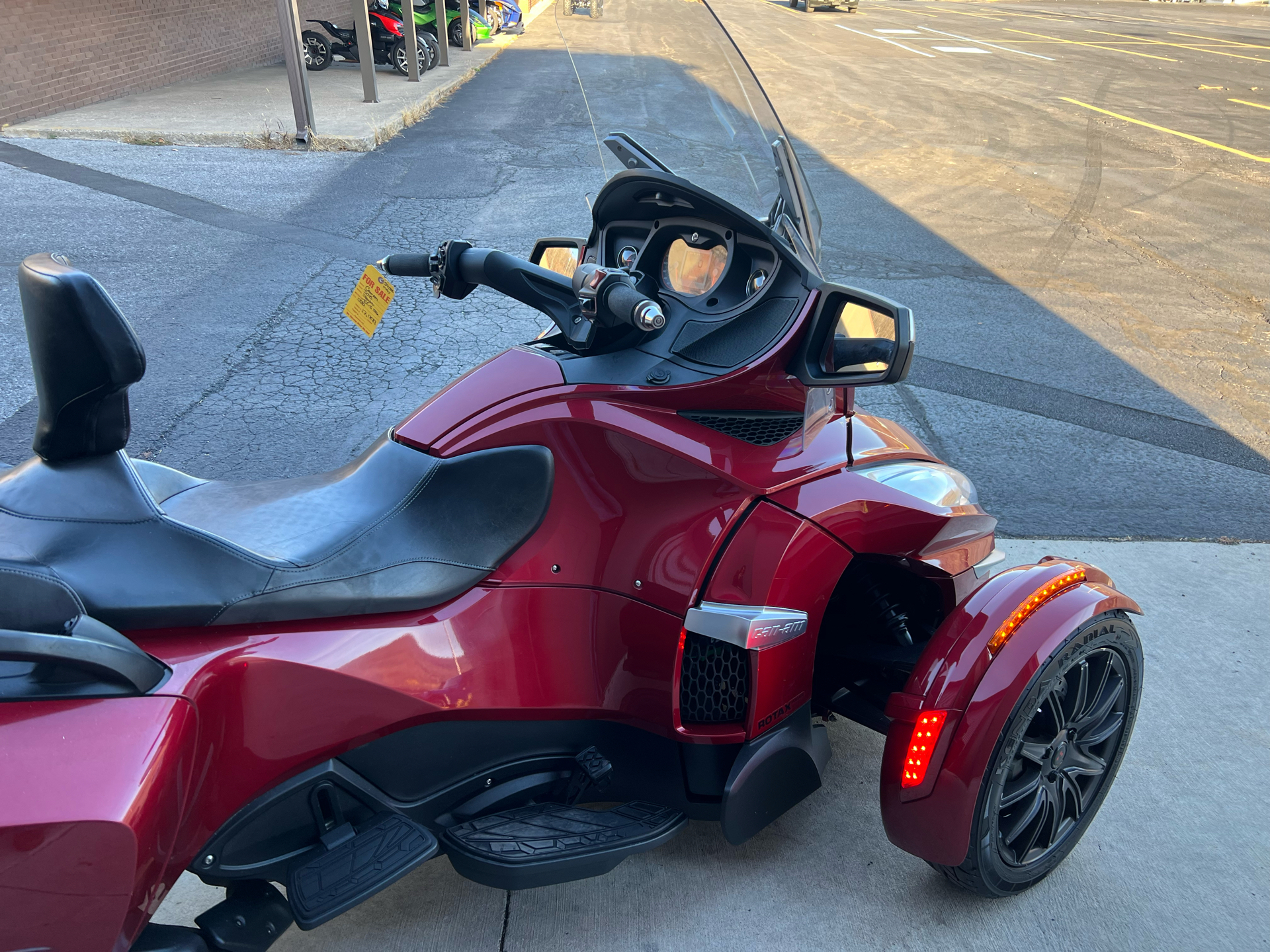 2015 Can-Am Spyder® RT-S SE6 in Tyrone, Pennsylvania - Photo 4