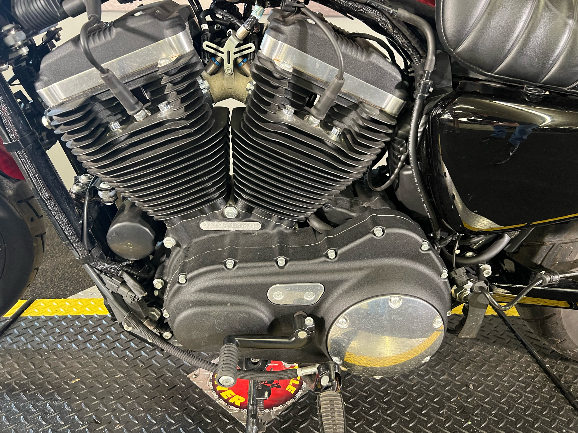 2019 Harley-Davidson Iron 883™ in Tyrone, Pennsylvania - Photo 10