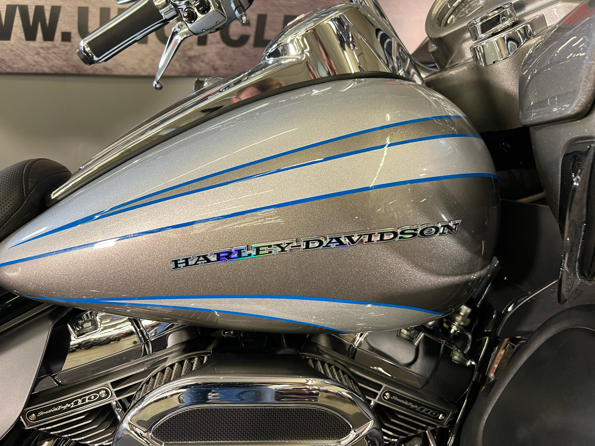 2016 Harley-Davidson CVO™ Road Glide™ Ultra in Tyrone, Pennsylvania - Photo 4