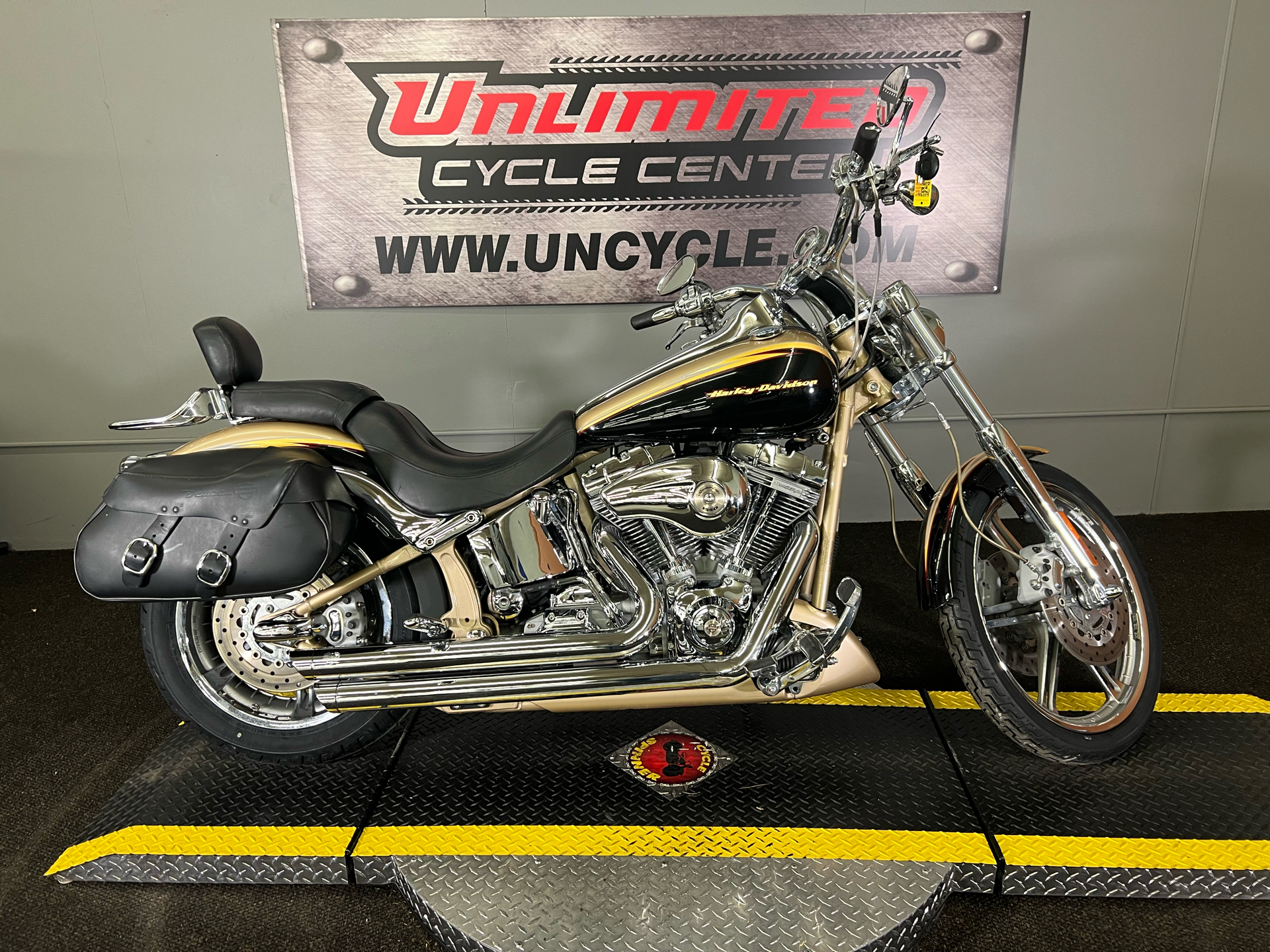2003 Harley-Davidson Screamin' Eagle® Deuce™ in Tyrone, Pennsylvania - Photo 2
