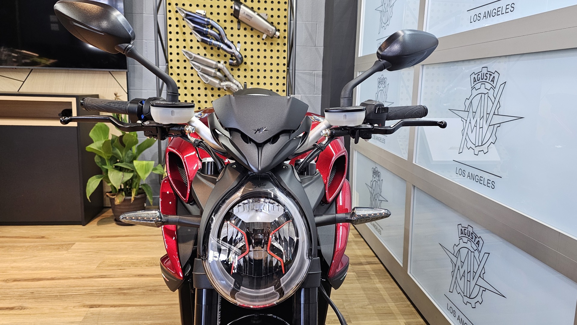 2023 MV Agusta Brutale RR in Santa Monica, California - Photo 16