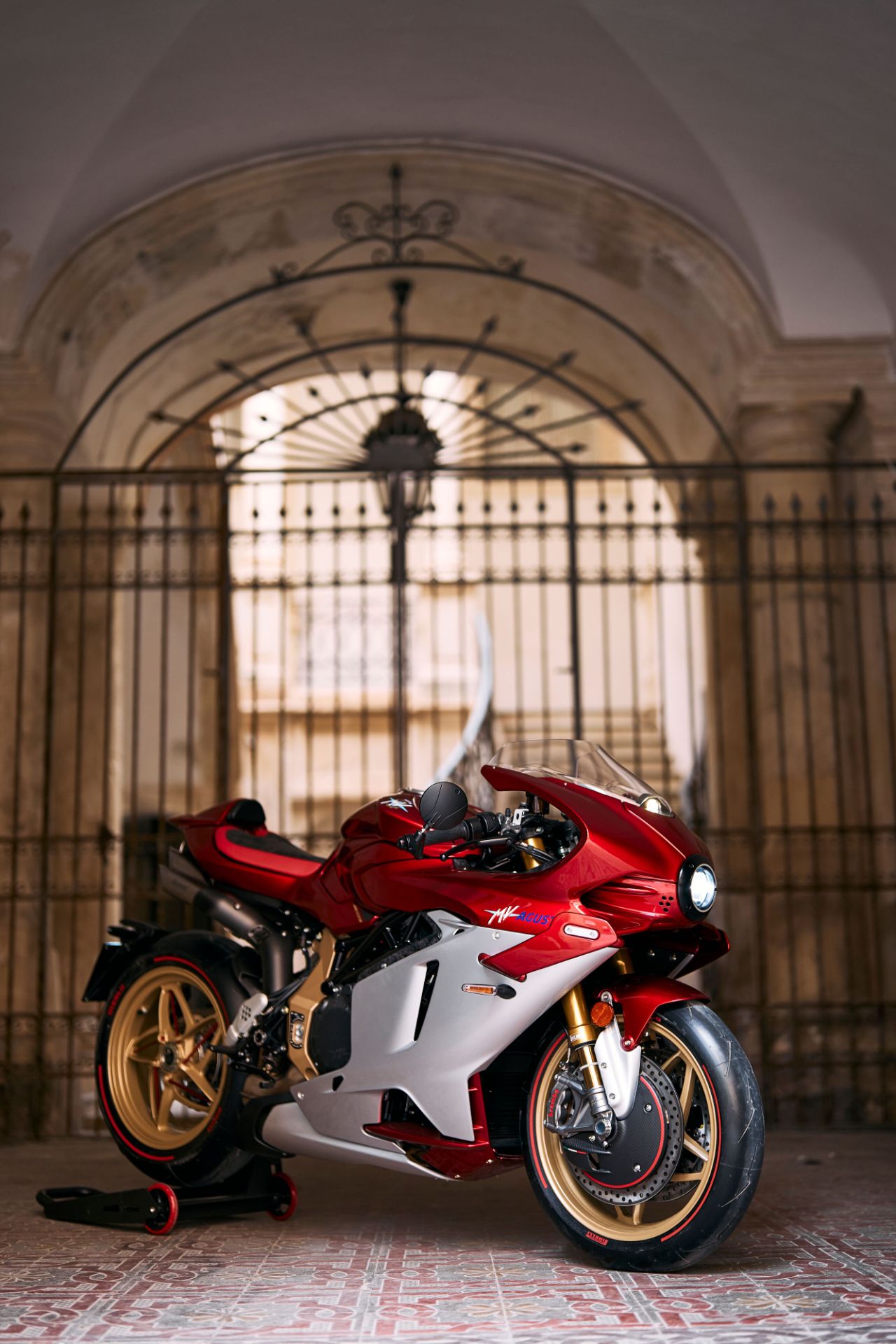 2024 MV Agusta SUPERVELOCE 1000 SERIE ORO in Santa Monica, California - Photo 12