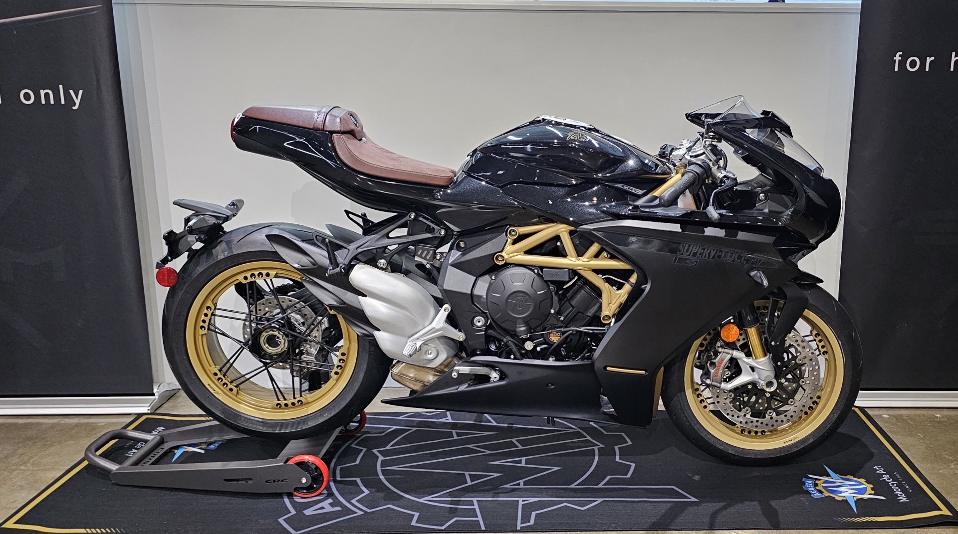 2023 MV Agusta Superveloce S in Santa Monica, California - Photo 5