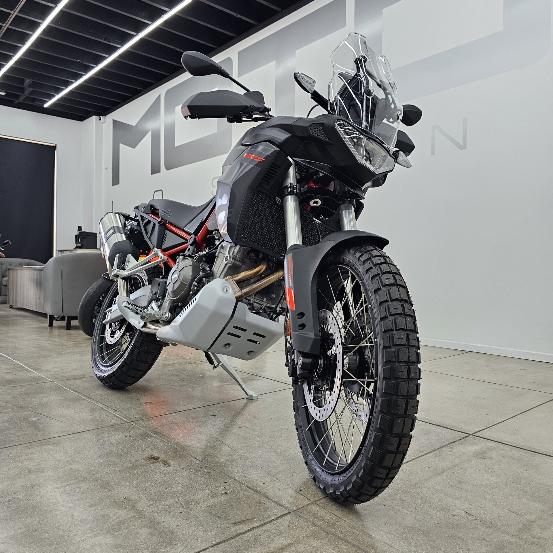 2024 Aprilia Tuareg 660 in Los Angeles, California - Photo 13