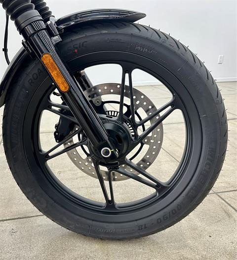 2023 Moto Guzzi V7 Stone Special Edition in Los Angeles, California - Photo 8
