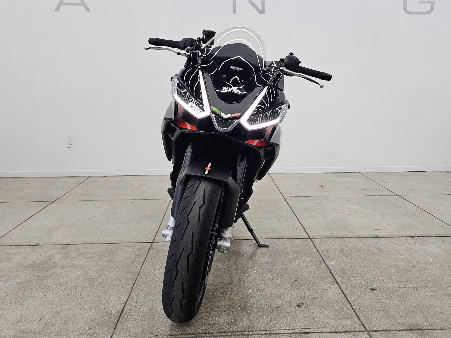 2023 Aprilia Tuono 660 Factory in Los Angeles, California - Photo 16