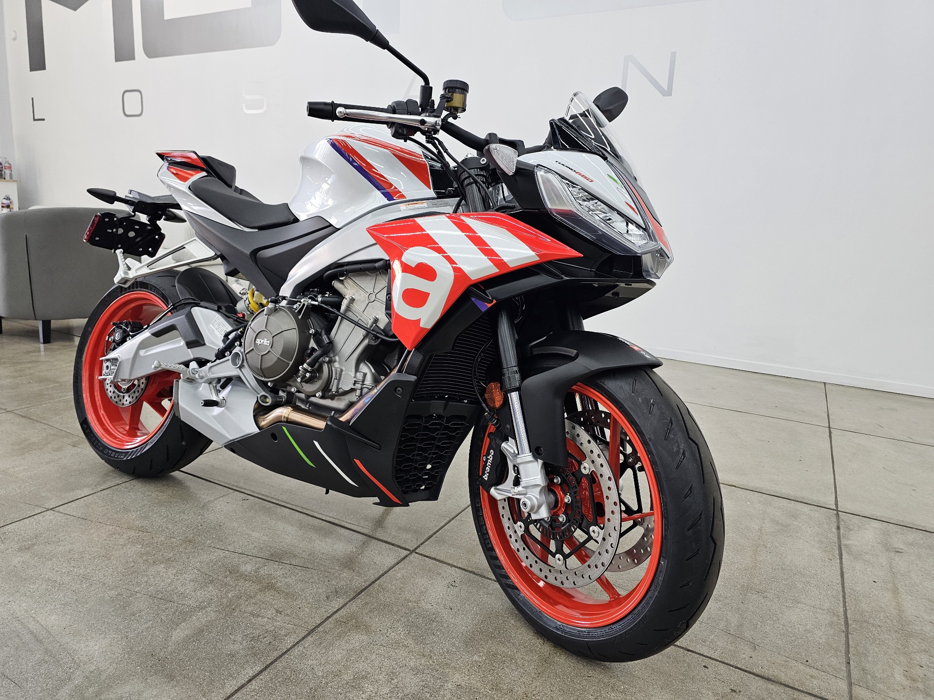 2024 Aprilia Tuono 660 Factory in Los Angeles, California - Photo 4