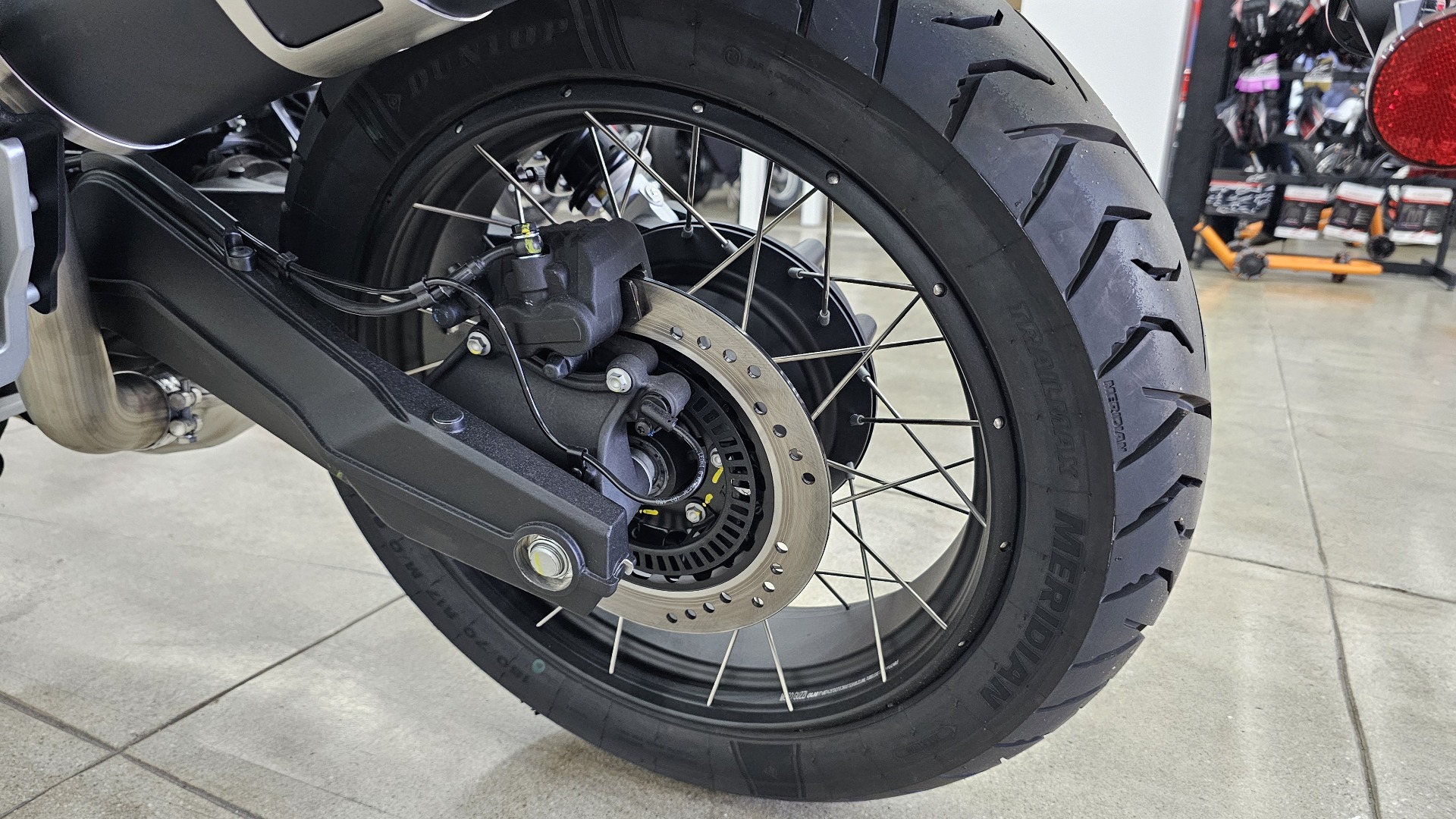 2022 Moto Guzzi V85 TT in Los Angeles, California - Photo 6