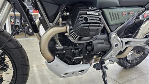 2022 Moto Guzzi V85 TT in Los Angeles, California - Photo 9