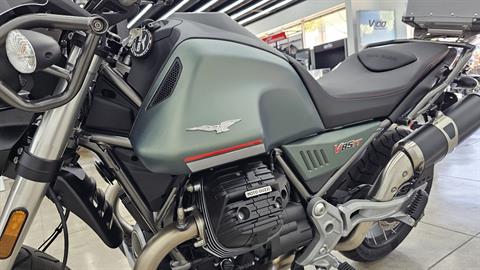 2022 Moto Guzzi V85 TT in Los Angeles, California - Photo 10
