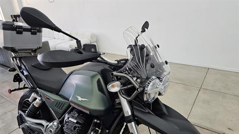 2022 Moto Guzzi V85 TT in Los Angeles, California - Photo 17