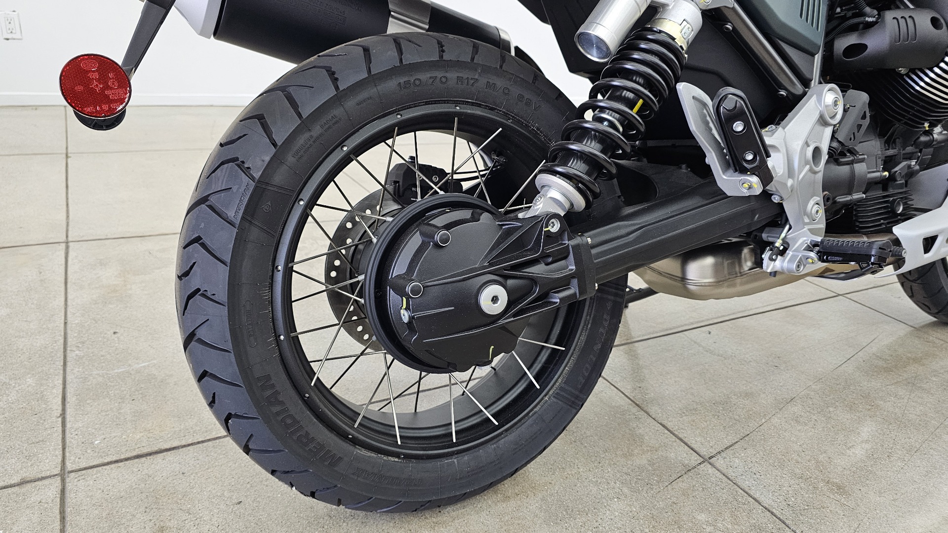 2022 Moto Guzzi V85 TT in Los Angeles, California - Photo 18