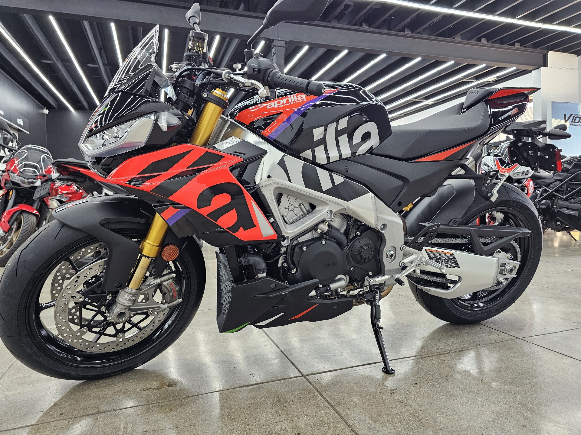 2024 Aprilia Tuono V4 Factory 1100 in Los Angeles, California - Photo 4