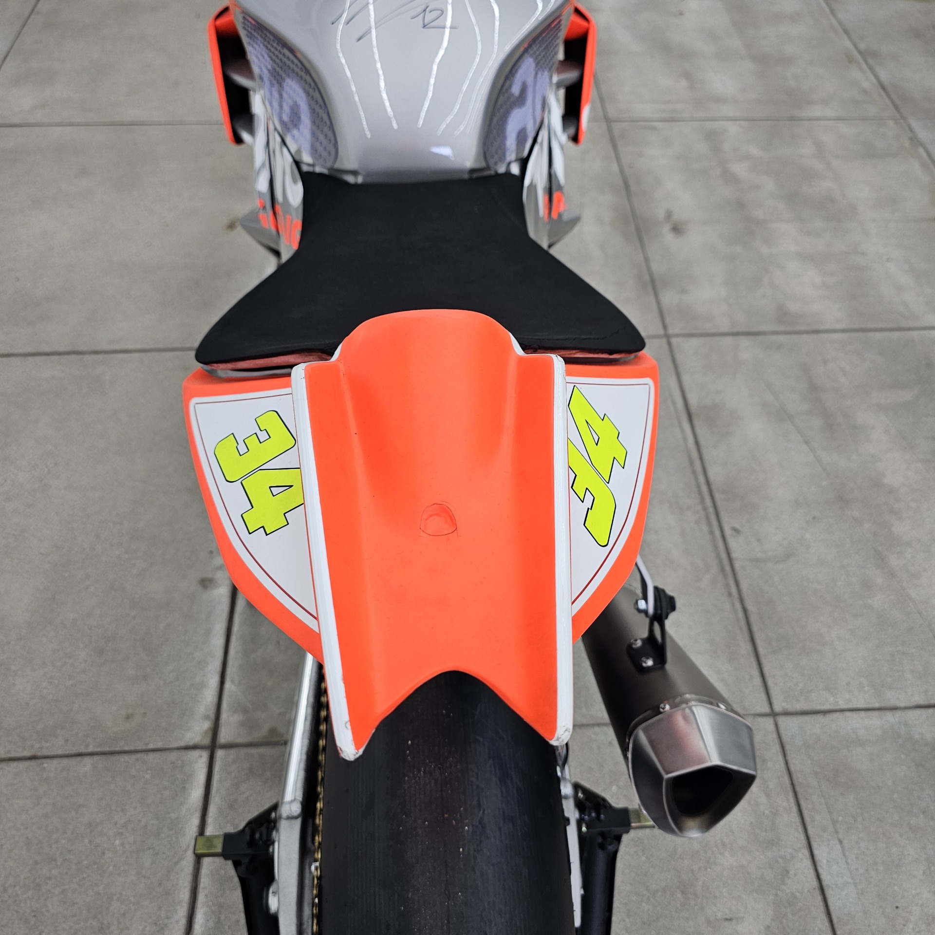 2022 Aprilia RSV4 1100 in Los Angeles, California - Photo 11