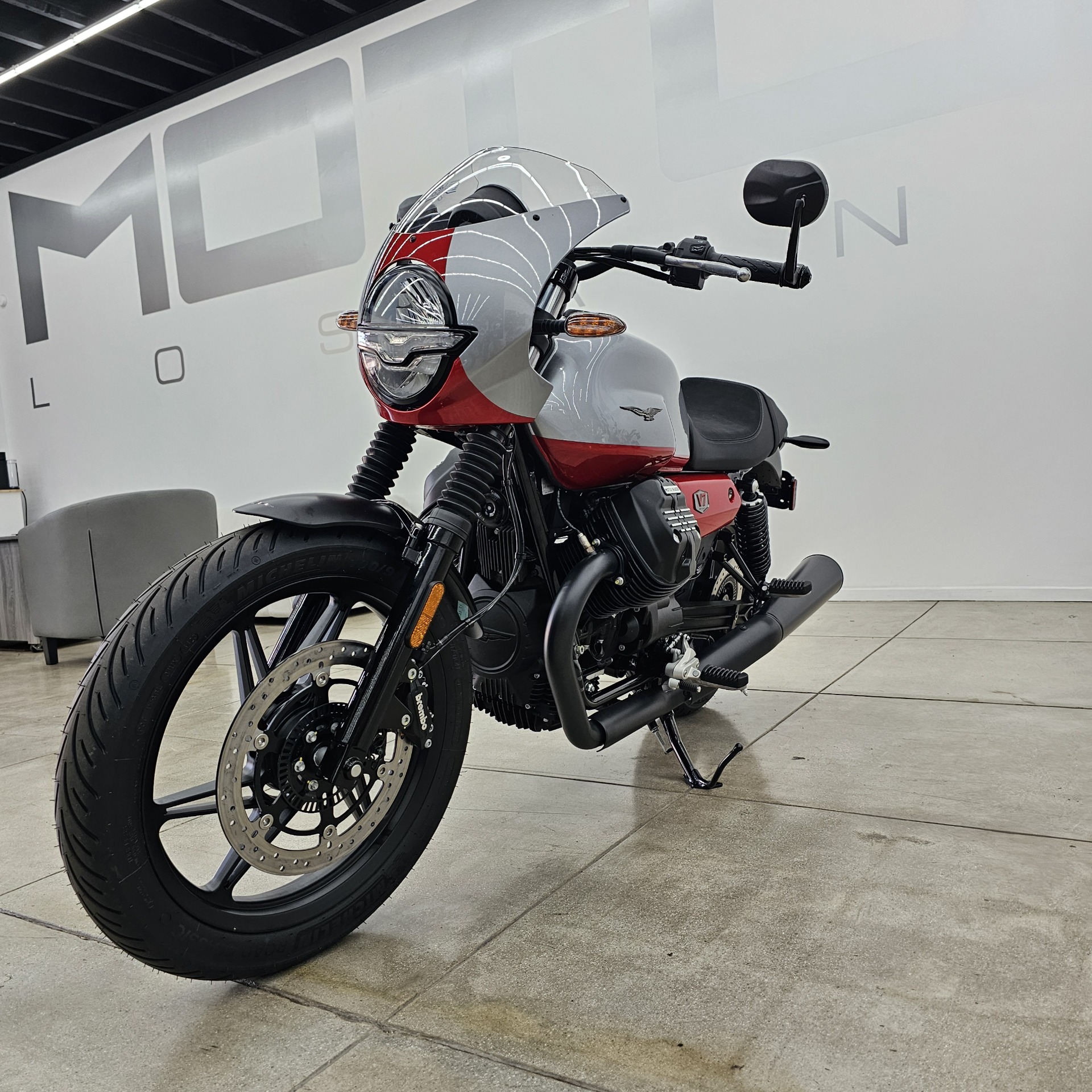 2024 Moto Guzzi V7 Stone Corsa in Los Angeles, California - Photo 6