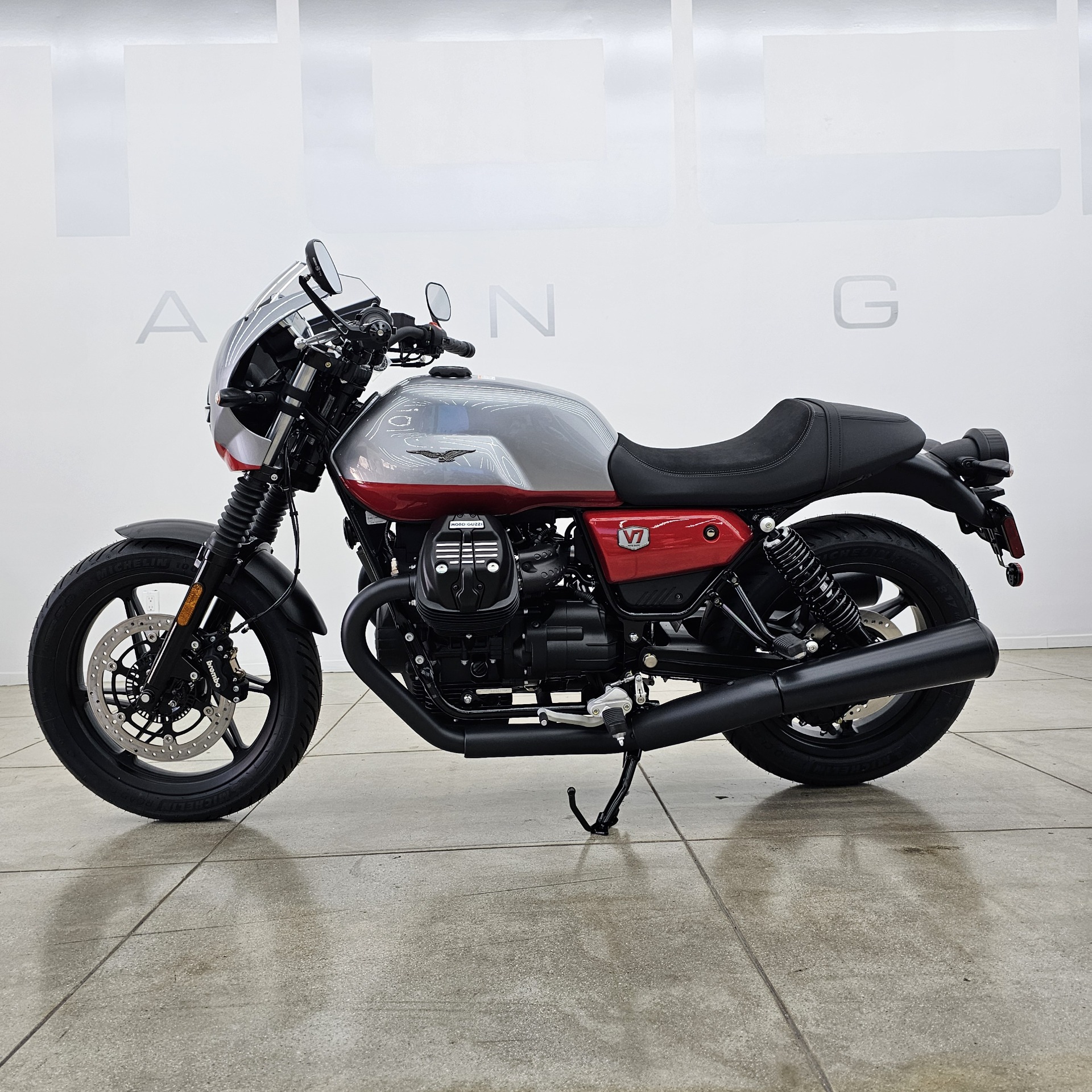 2024 Moto Guzzi V7 Stone Corsa in Los Angeles, California - Photo 7