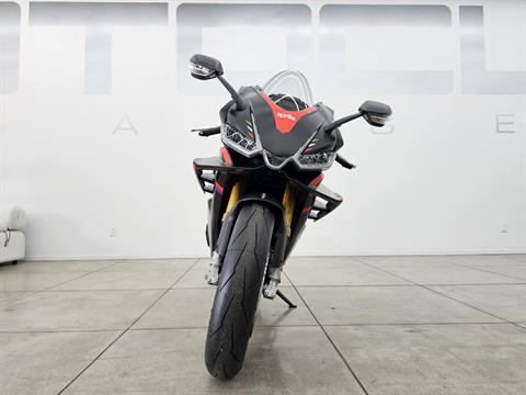 2024 Aprilia RSV4 Factory 1100 in Los Angeles, California - Photo 2