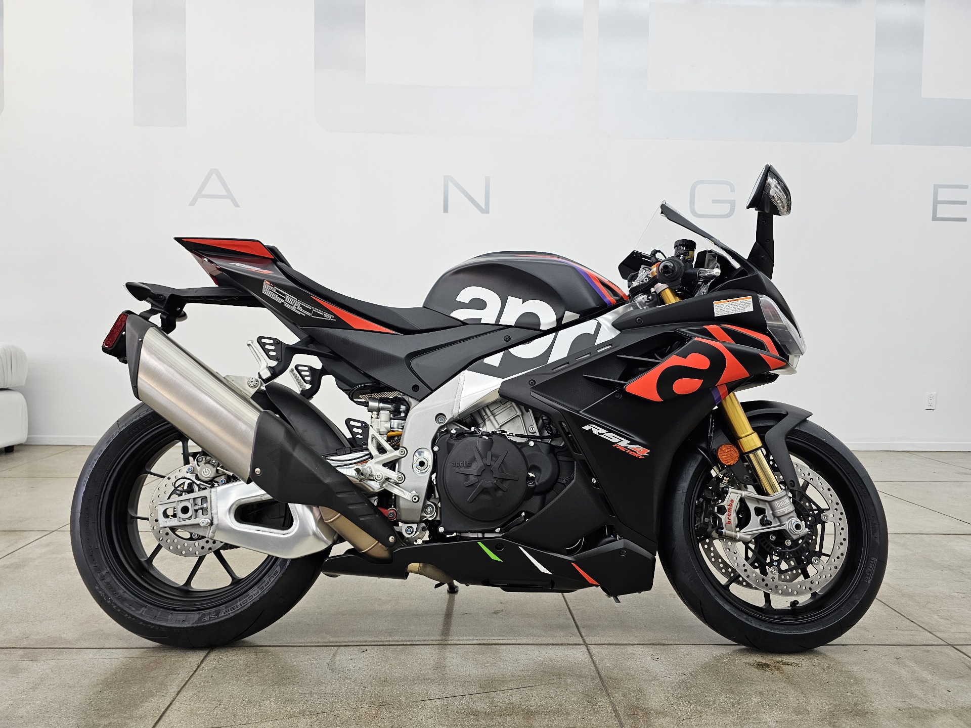 2024 Aprilia RSV4 Factory 1100 in Los Angeles, California - Photo 12