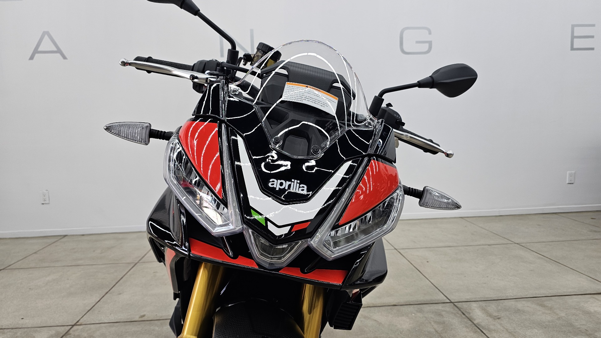 2024 Aprilia Tuono V4 Factory 1100 in Los Angeles, California - Photo 9