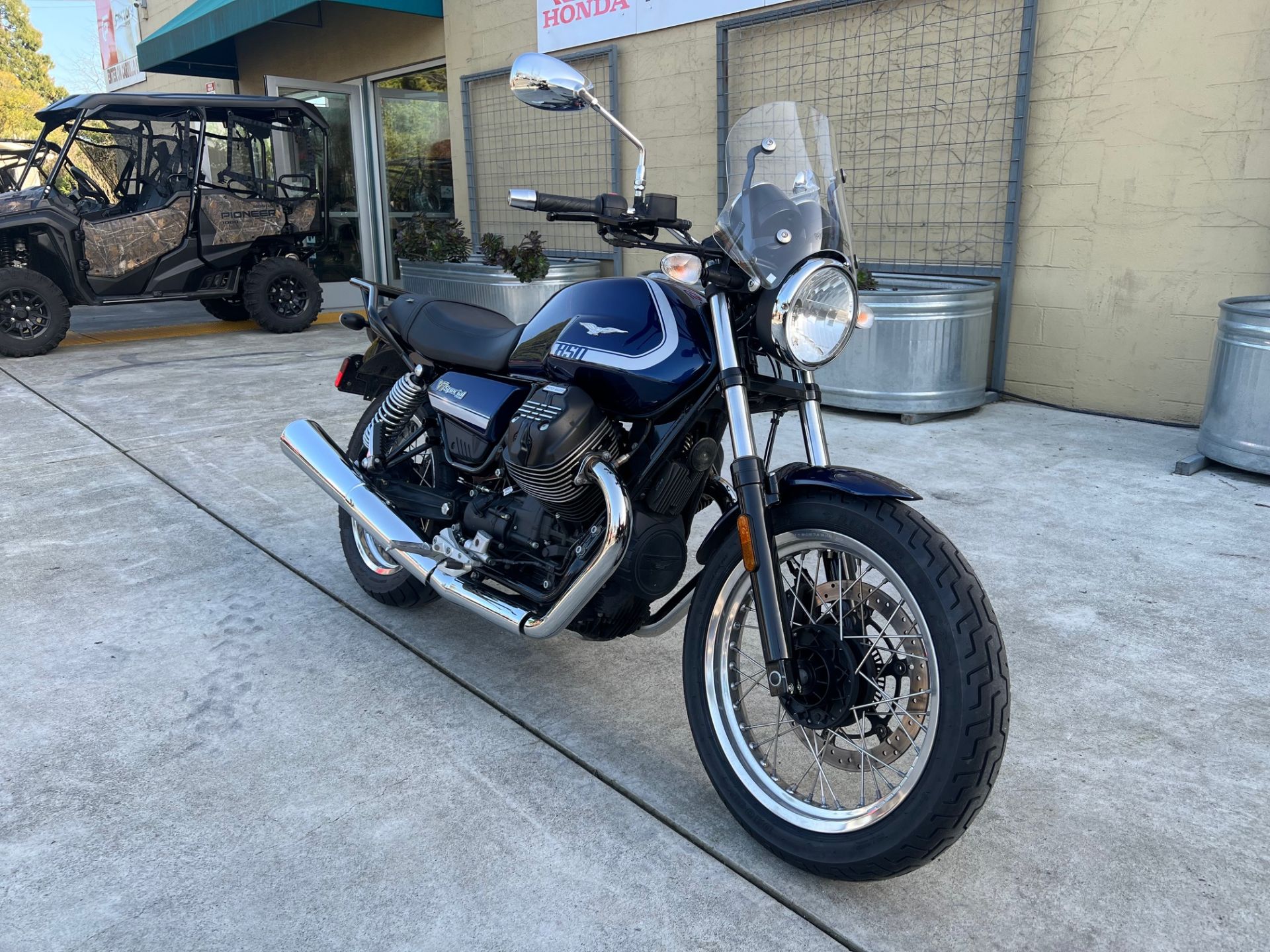 2021 Moto Guzzi V7 Special E5 in Santa Rosa, California - Photo 2