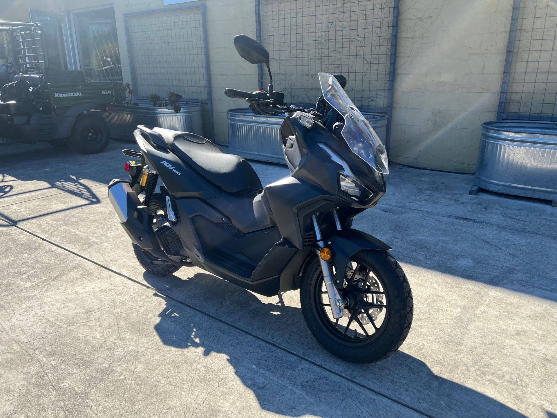 2025 Honda ADV160 in Santa Rosa, California - Photo 2