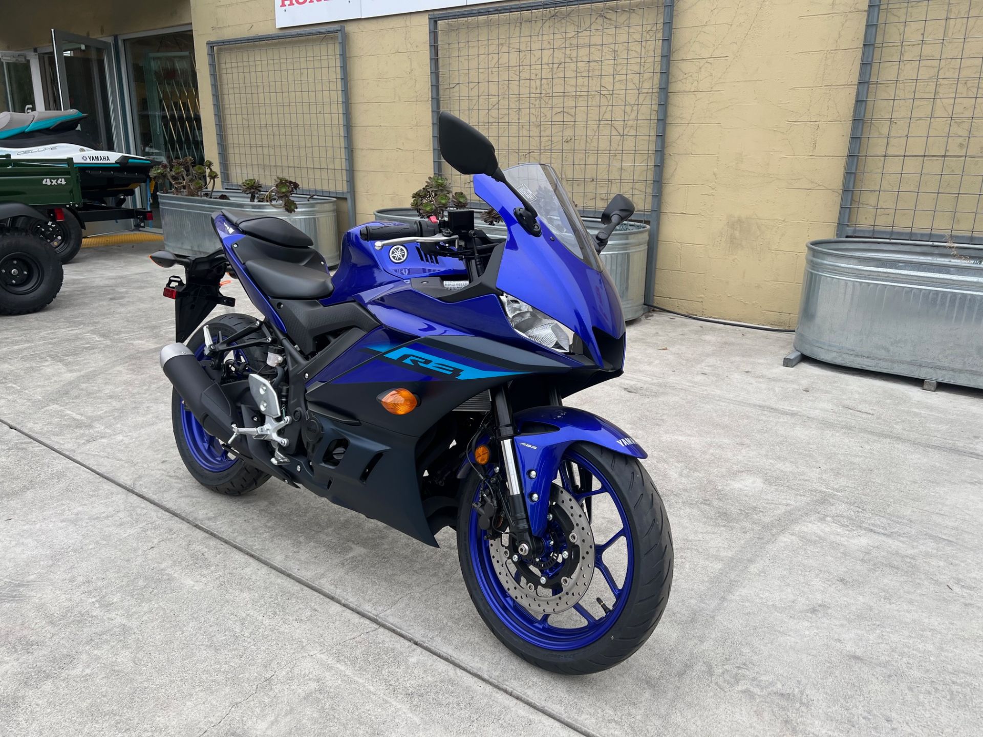 2024 Yamaha YZF-R3 in Santa Rosa, California - Photo 2