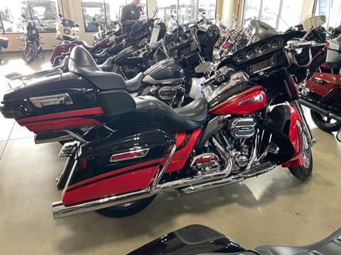 2016 Harley-Davidson CVO™ Limited in Yakima, Washington - Photo 2