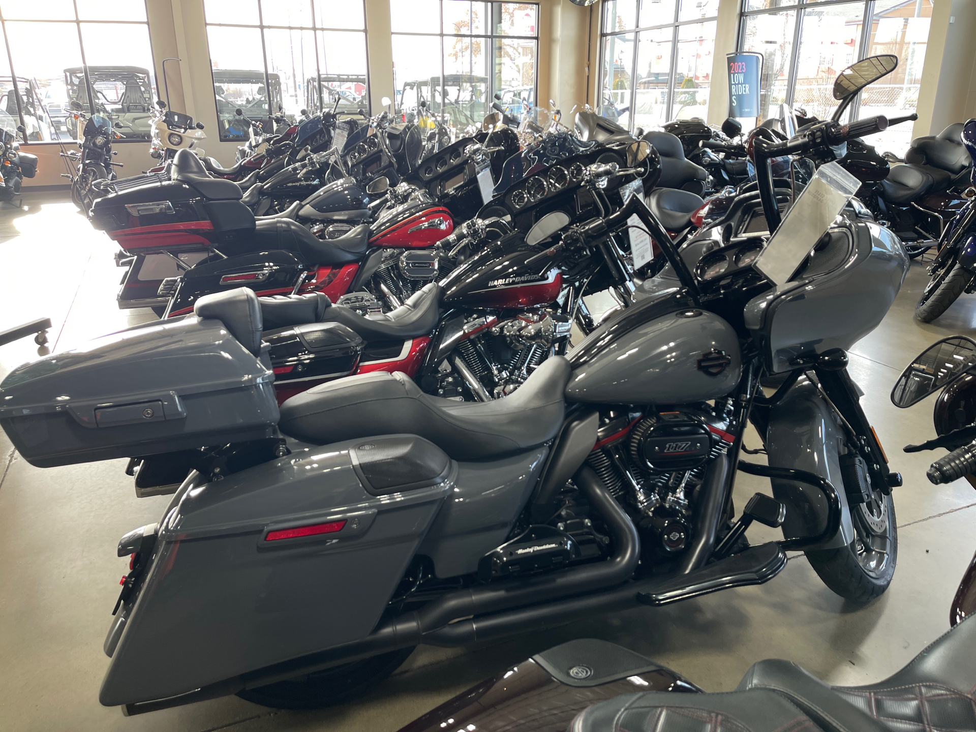 2018 Harley-Davidson CVO™ Road Glide® in Yakima, Washington - Photo 2