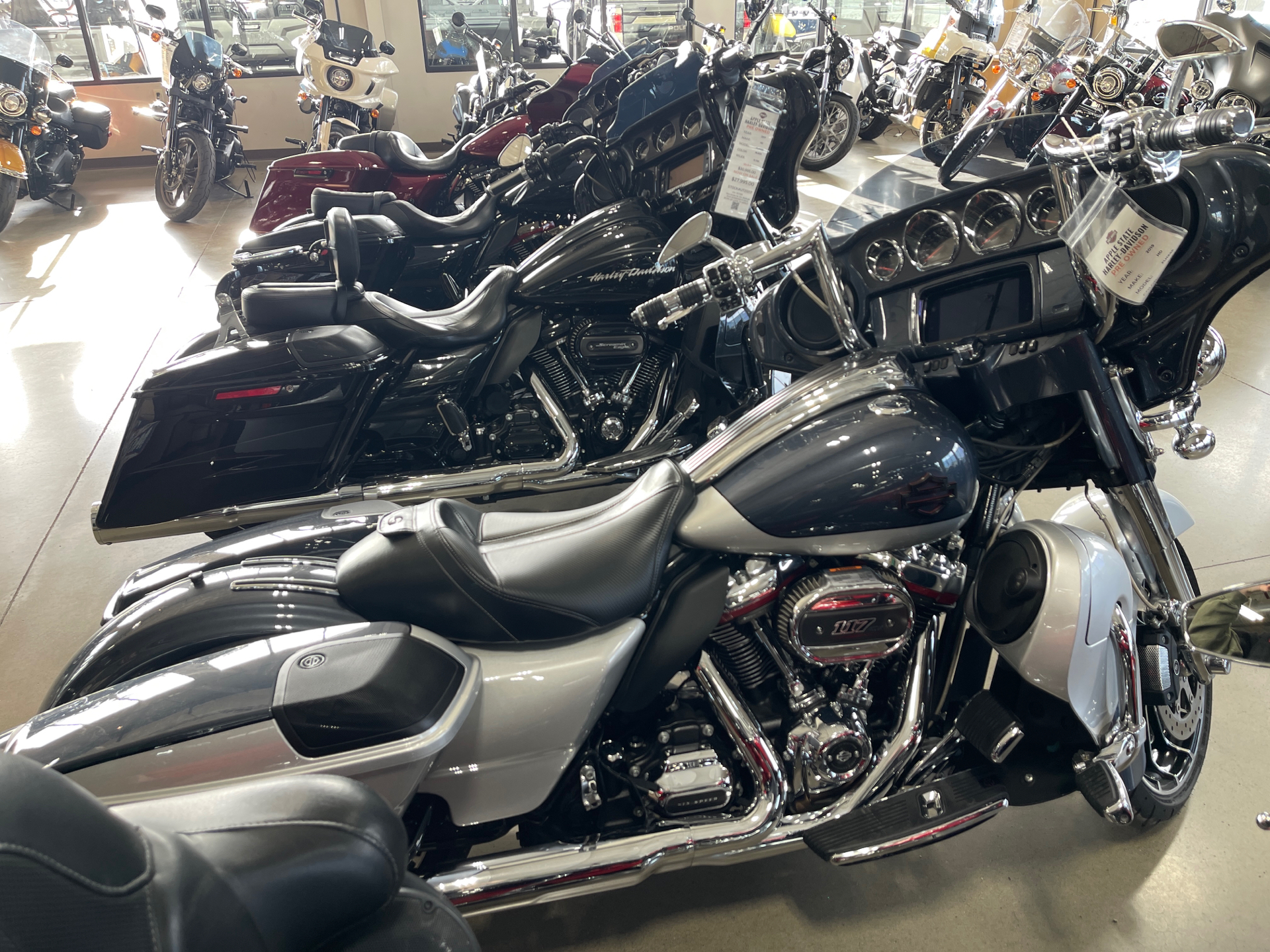 2019 Harley-Davidson CVO™ Street Glide® in Yakima, Washington - Photo 2