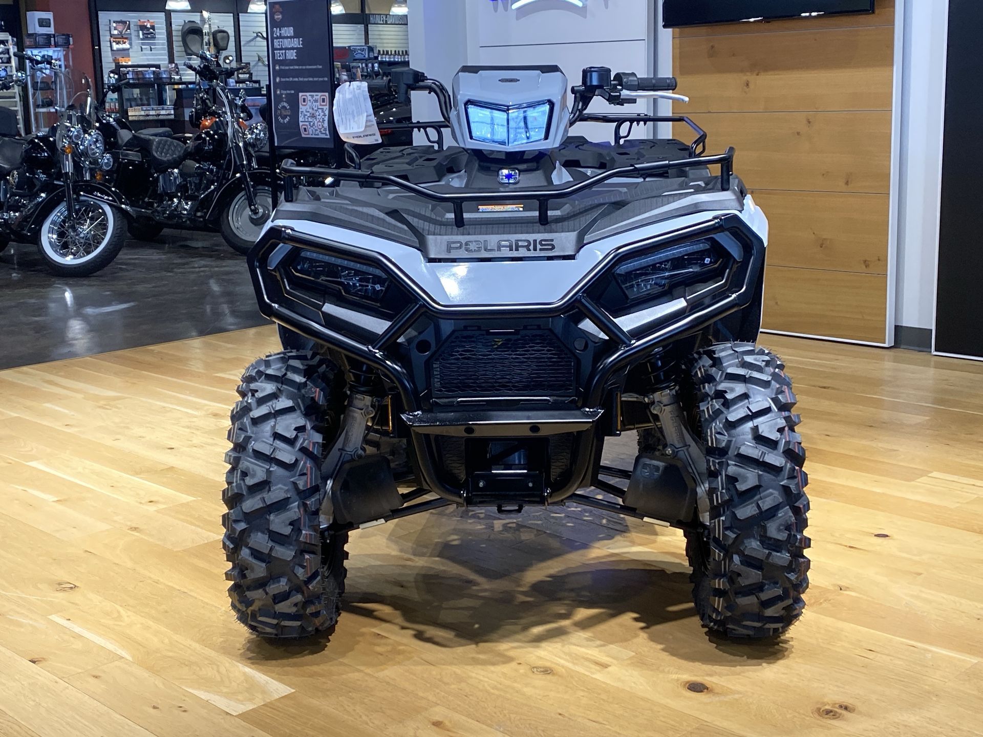 2025 Polaris Sportsman 570 Premium in Medford, Oregon - Photo 3