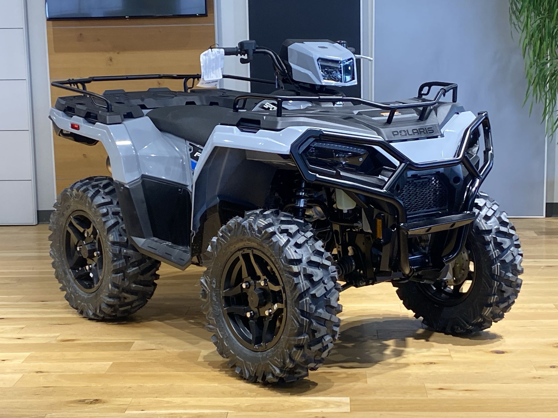 2025 Polaris Sportsman 570 Premium in Medford, Oregon - Photo 1