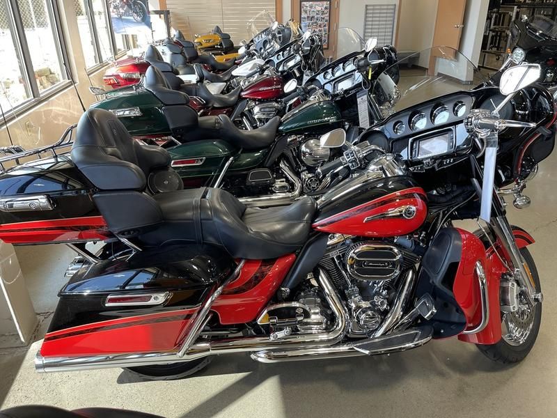 2016 Harley-Davidson CVO™ Limited in Yakima, Washington - Photo 2