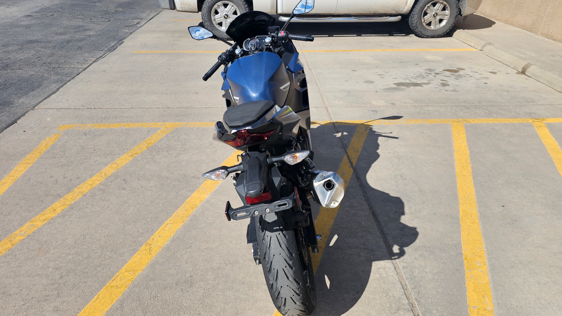 2022 Kawasaki Ninja 400 in Florence, Colorado - Photo 2