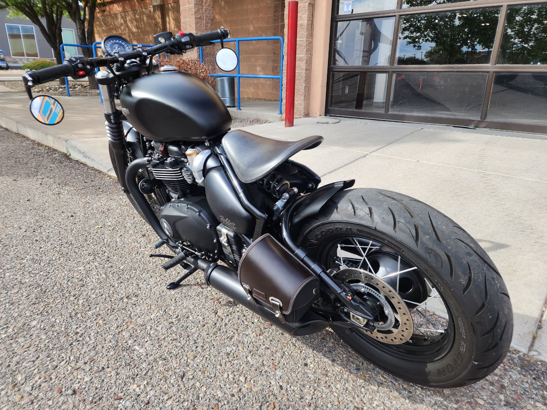 2019 Triumph Bonneville Bobber Black in Albuquerque, New Mexico - Photo 4