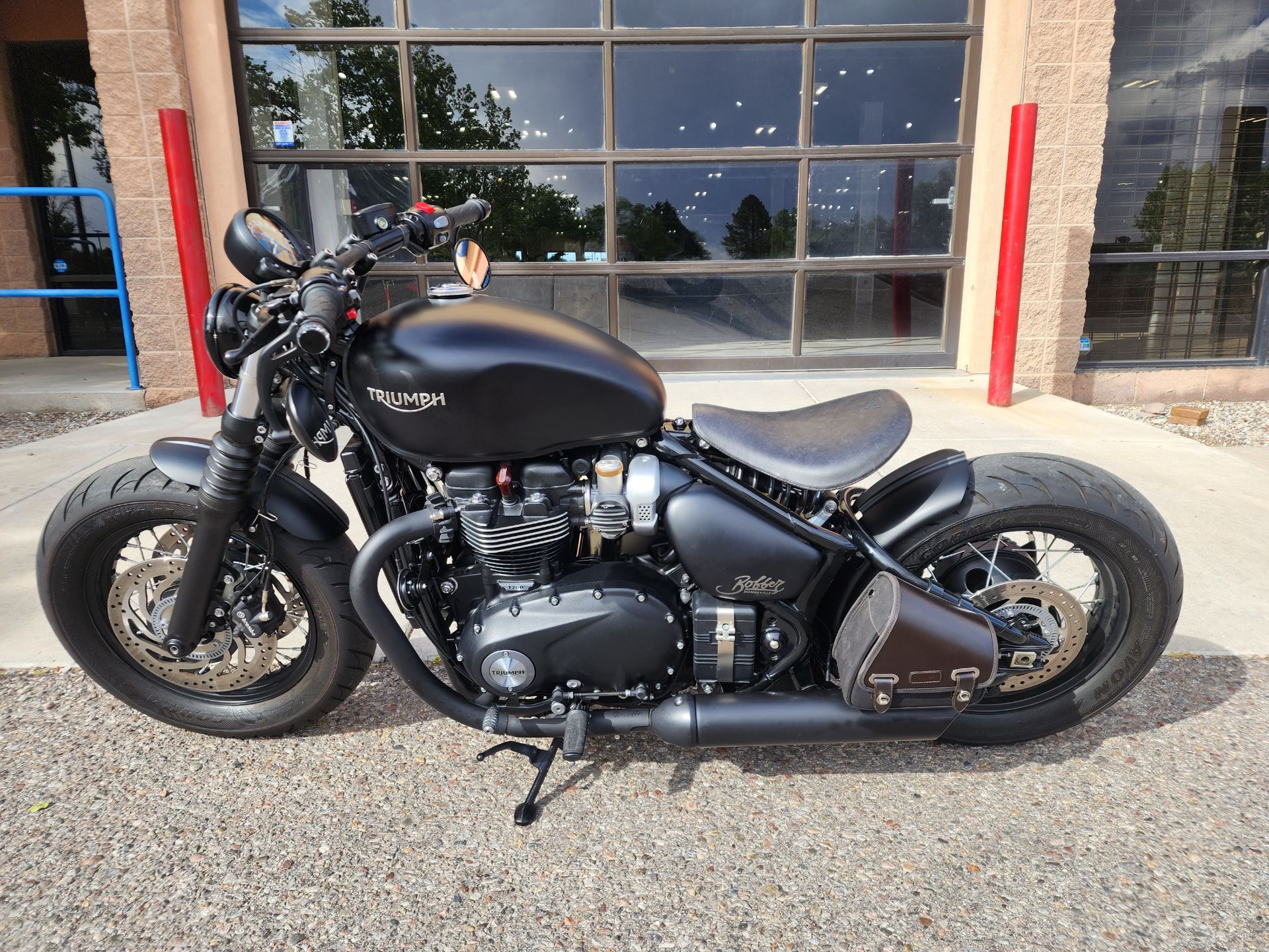 2019 Triumph Bonneville Bobber Black in Albuquerque, New Mexico - Photo 6