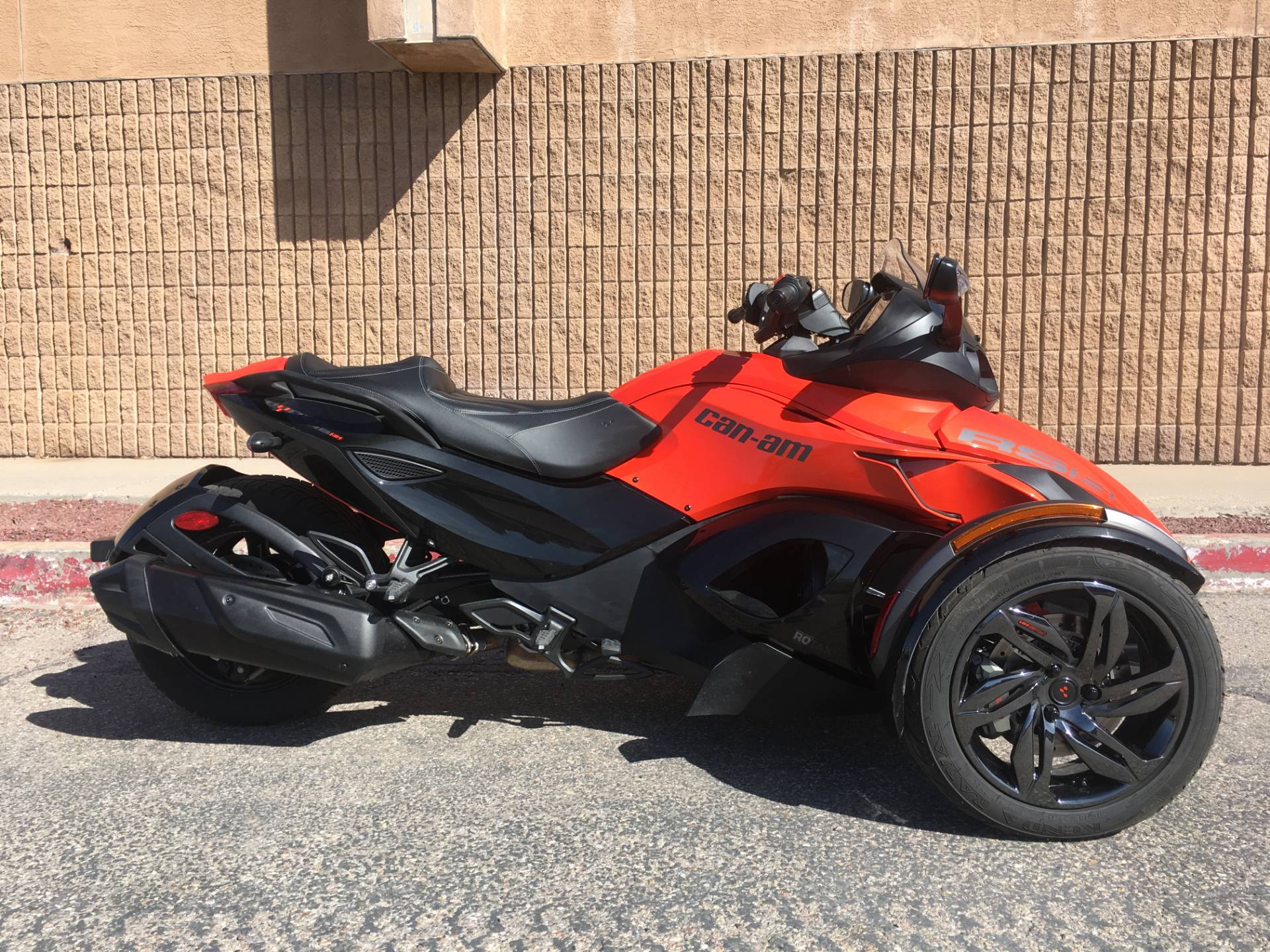 2016 Can-Am Spyder RS-S SM5 Black Red 2016 Can-Am 