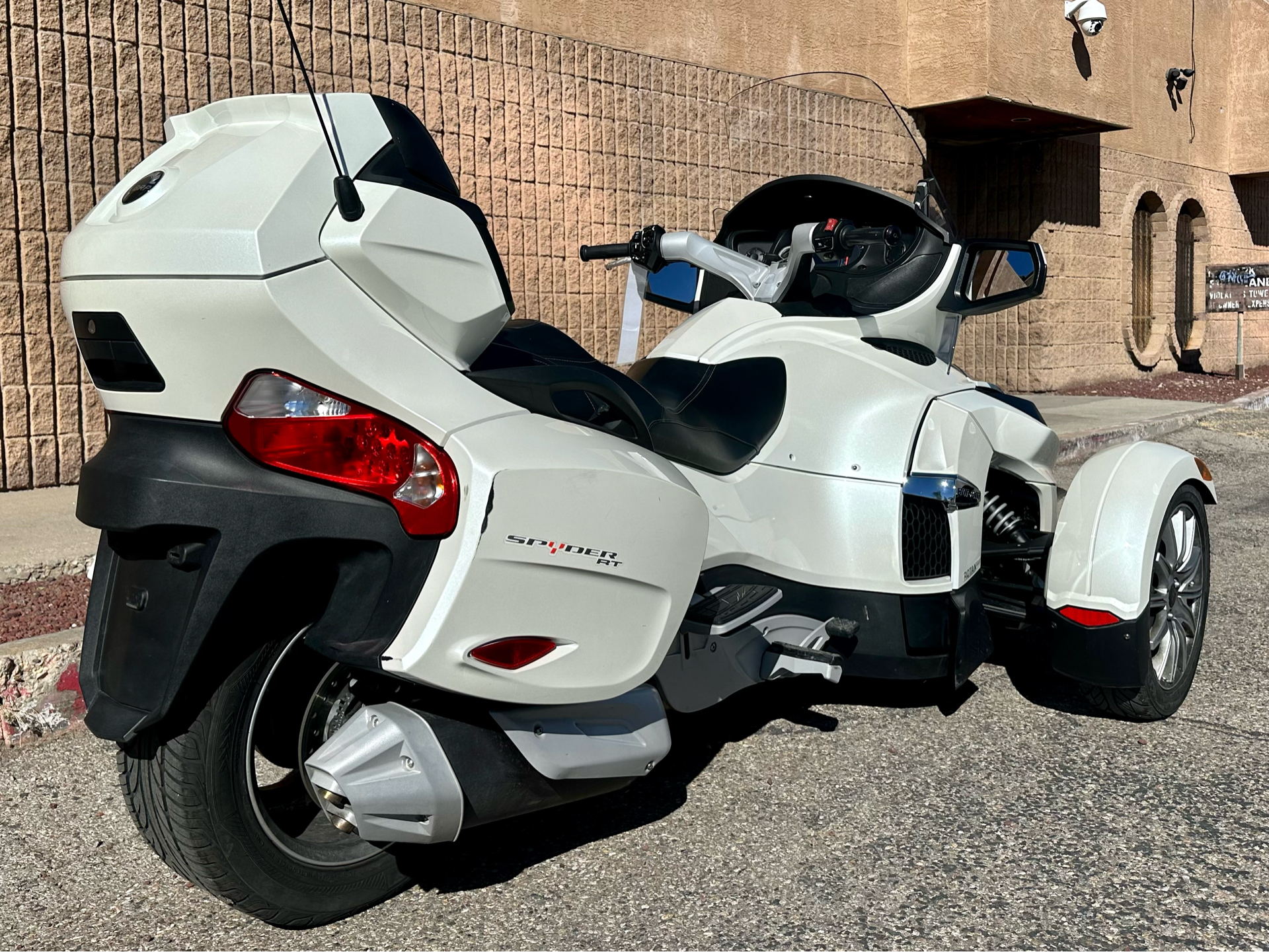 2014 Can-Am Spyder® RT SM6 in Albuquerque, New Mexico - Photo 3