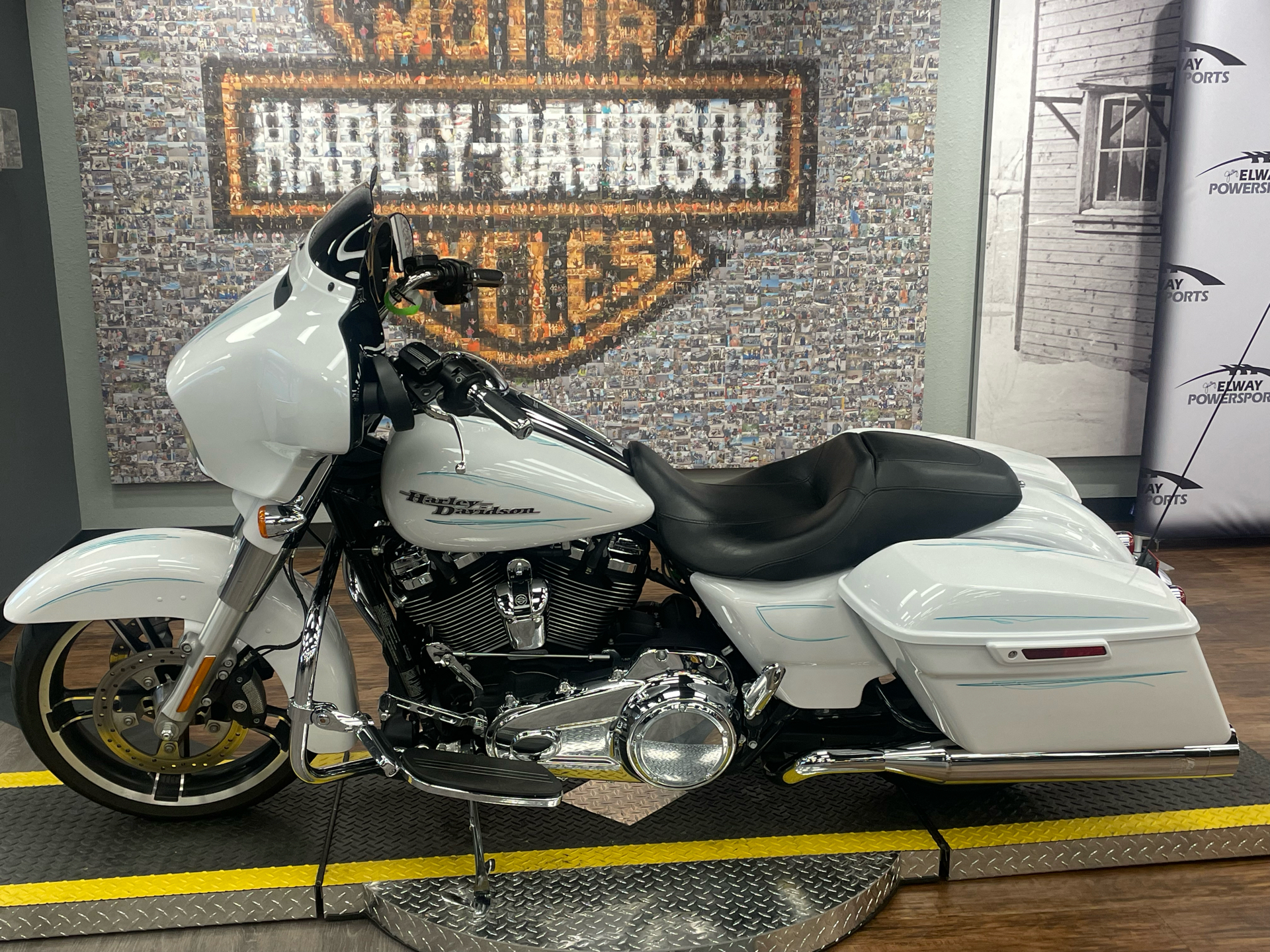 2017 Harley-Davidson Street Glide® Special in Greeley, Colorado - Photo 4