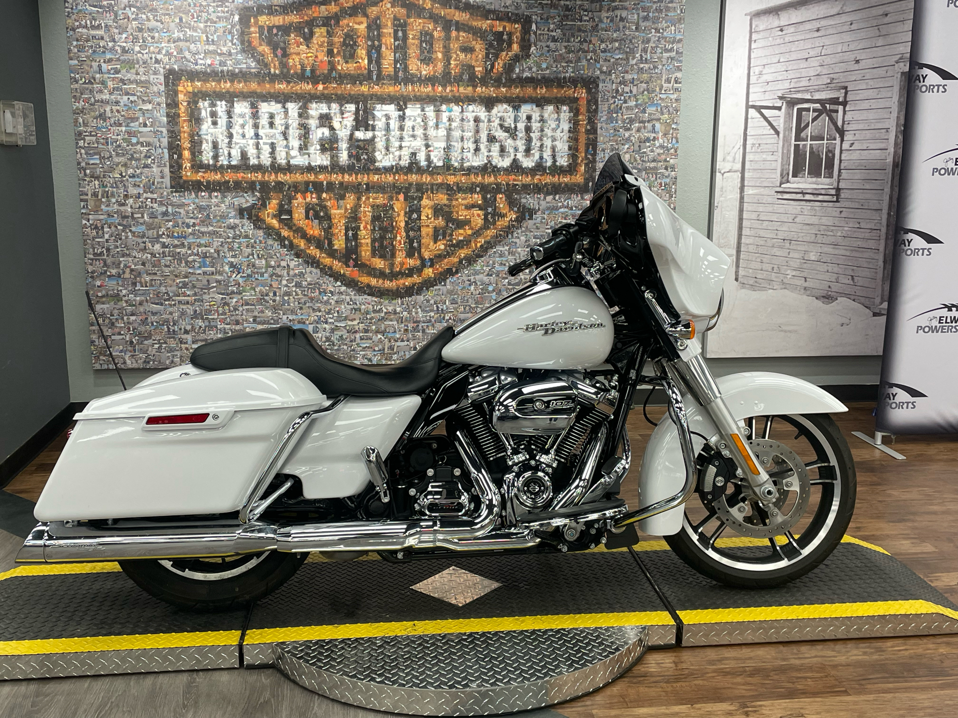 2017 Harley-Davidson Street Glide® Special in Greeley, Colorado - Photo 1