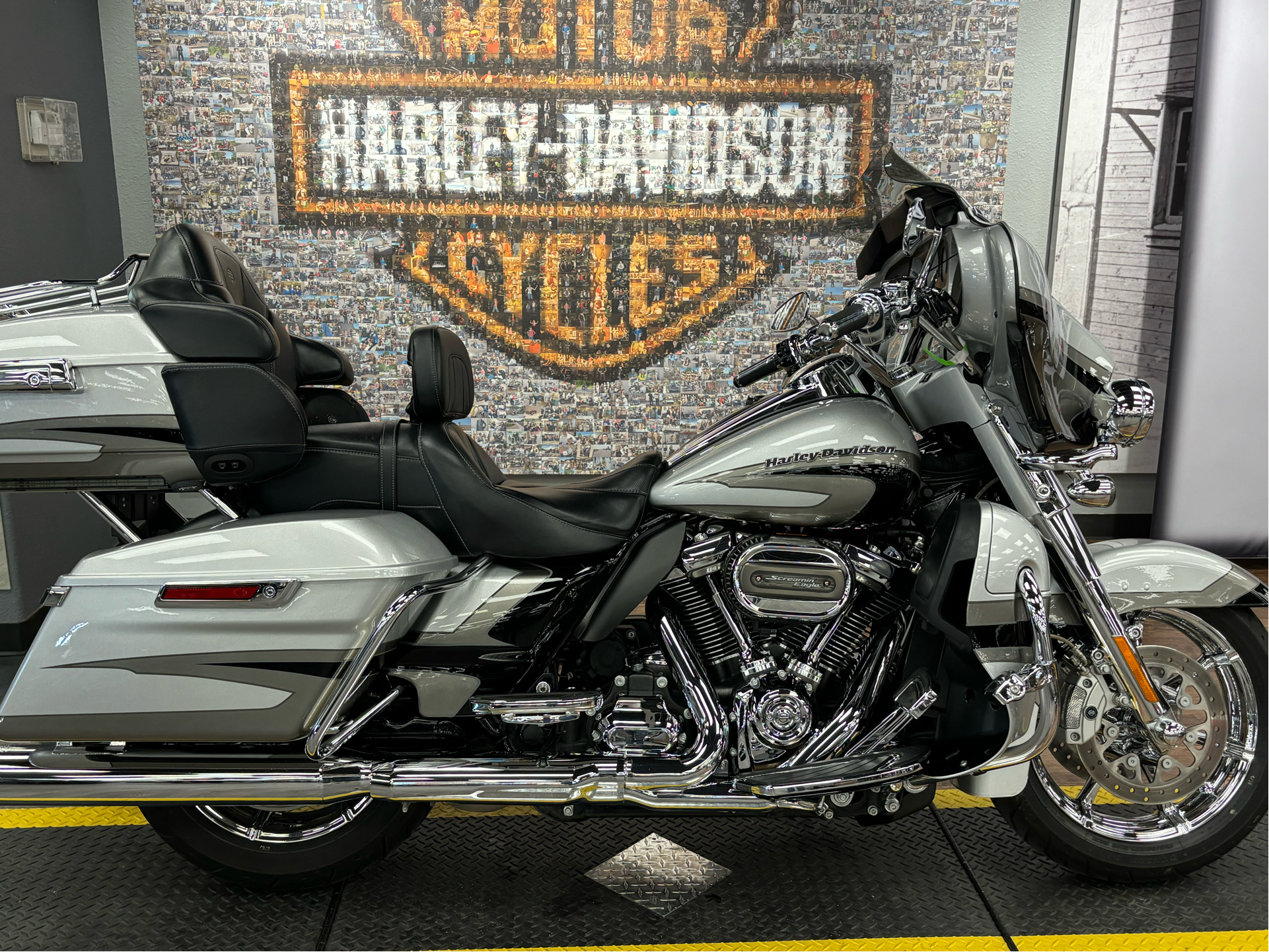 2017 Harley-Davidson CVO™ Limited in Greeley, Colorado - Photo 1