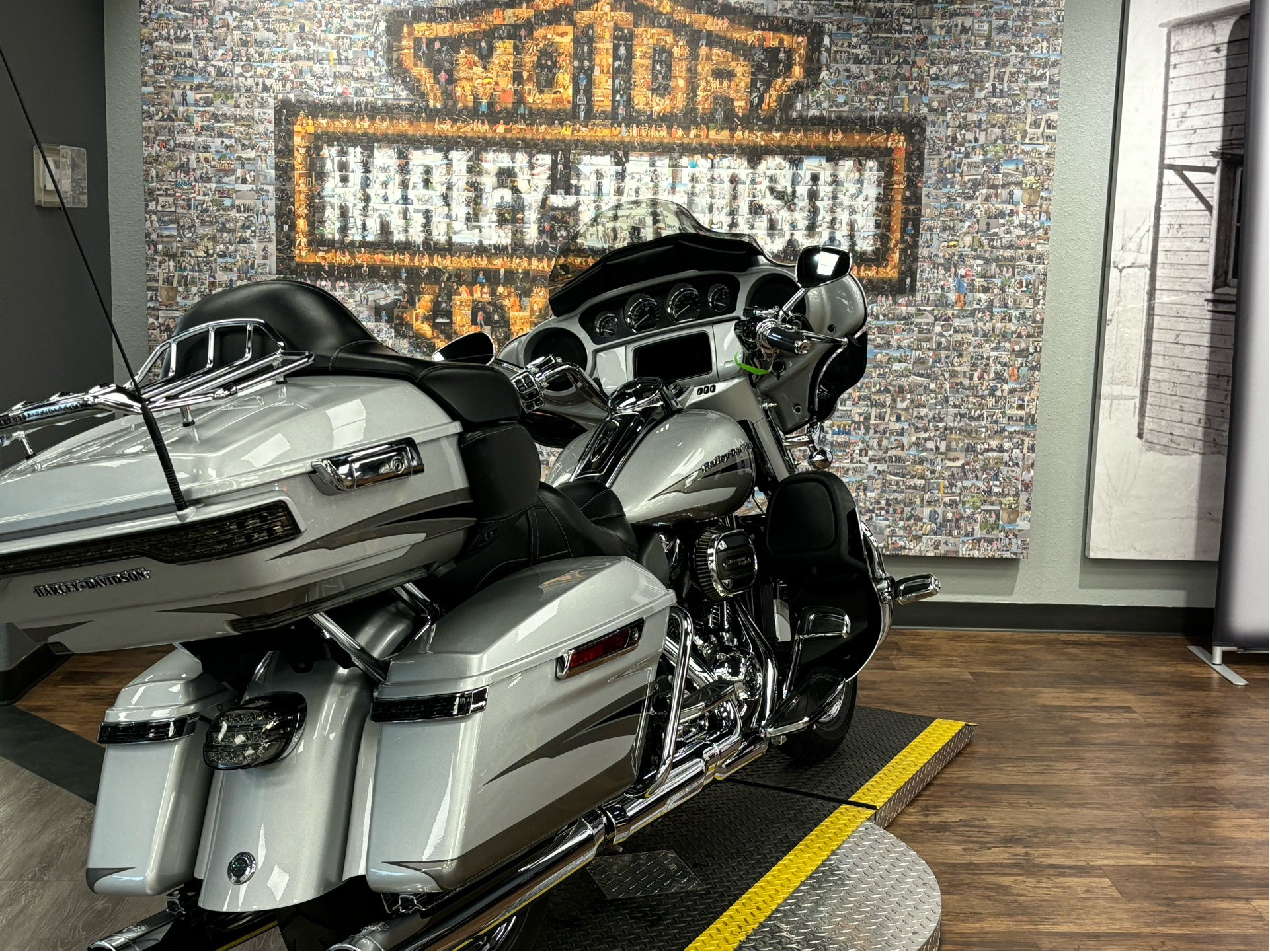 2017 Harley-Davidson CVO™ Limited in Greeley, Colorado - Photo 6