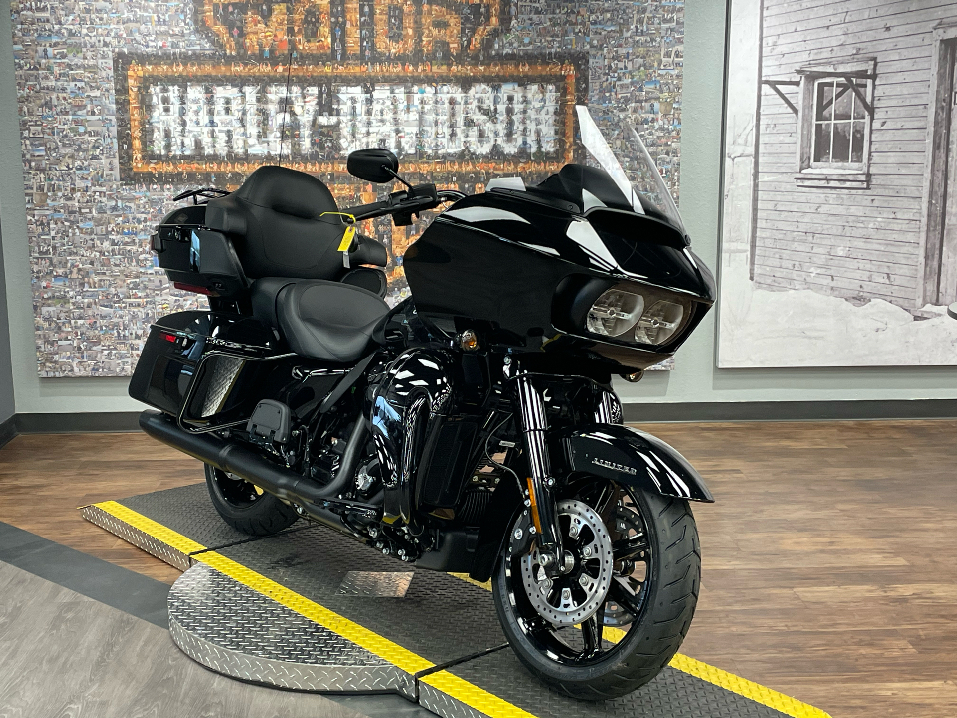 2023 Harley-Davidson Road Glide® Limited in Greeley, Colorado - Photo 2