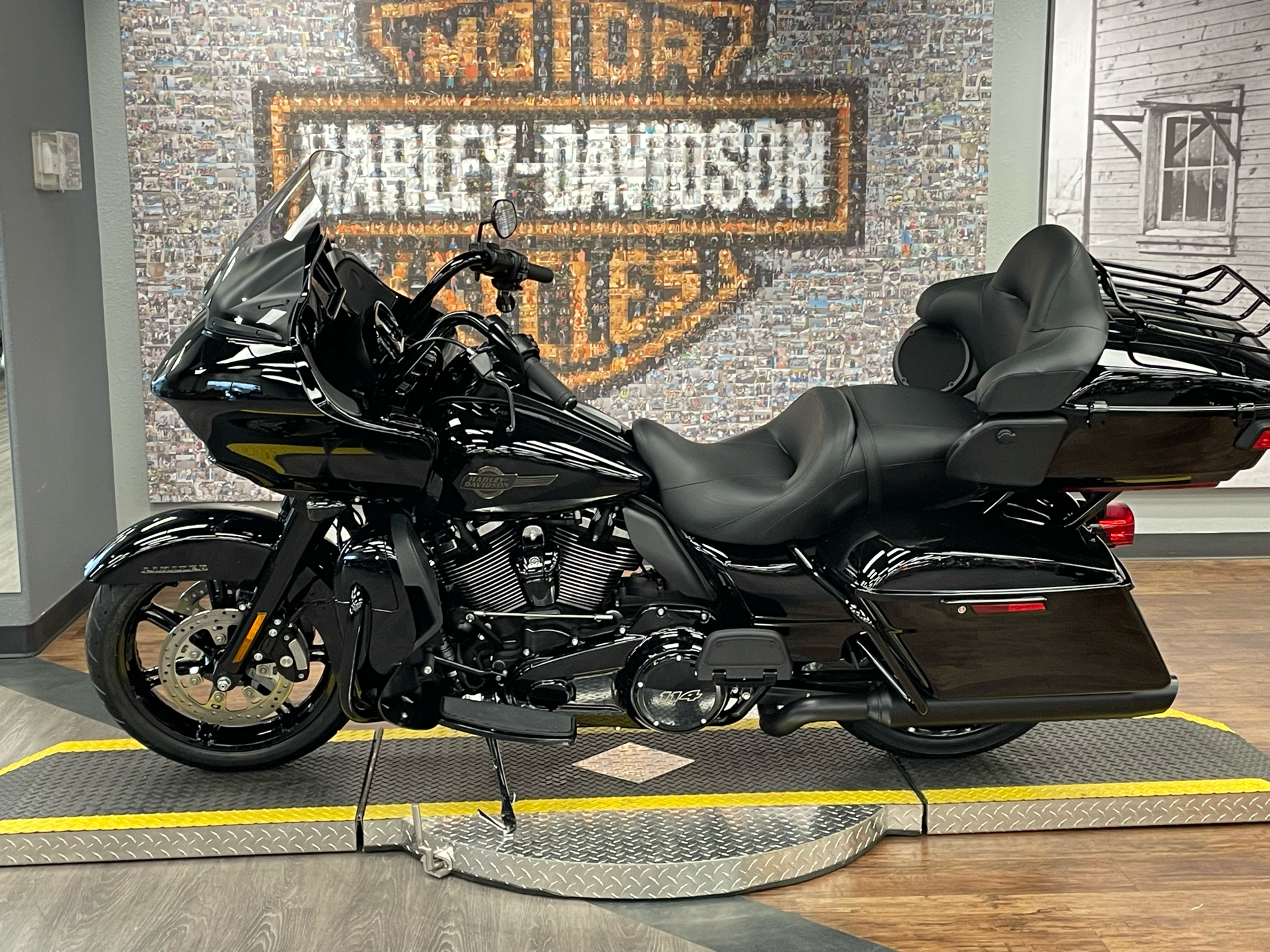 2023 Harley-Davidson Road Glide® Limited in Greeley, Colorado - Photo 4